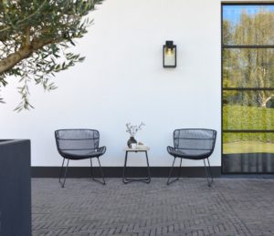 2017_MAX&LUUK_fibre_Faye_lounge_chair_-_teak_alu_Liz_side_table_preview_maxWidth_1600_maxHeight_1600[1]