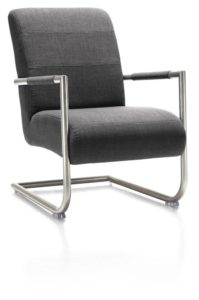 Henders en Hazel Angelica fauteuil met zwart frame achter
