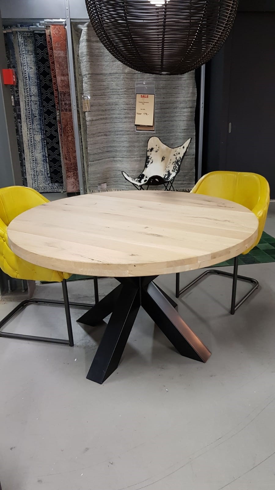 Latijns uitbarsting Onderdrukker Ronde eettafel massief eiken 130 cm showroommodel - Vivaldi XL Zevenaar