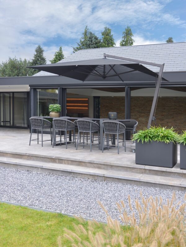 2021 Borek Ardenza belt Majinto high dining chair dark grey - Dekton Faro high dining table - aluminium parasol Capri (2)_preview