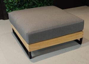 Yoi Yasashi Footstool showroommodel + kussen