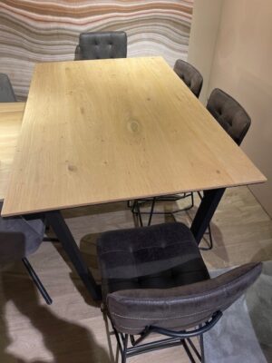 Setprijs Livada bartafel 160×100 cm & 4 barstoelen Julien showroommodel