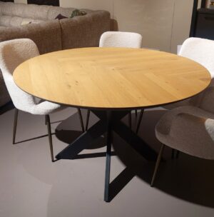 Dutch Oak Steel eetkamertafel visgraat rond 130cm showroommodel