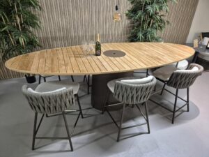 Borek Loreto-Genua high dining showroomset